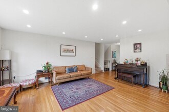 9809 Sunset Dr in Rockville, MD - Building Photo - Building Photo
