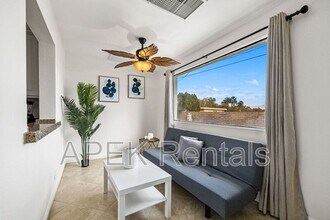 2290 N Victoria Rd in Palm Springs, CA - Building Photo - Building Photo