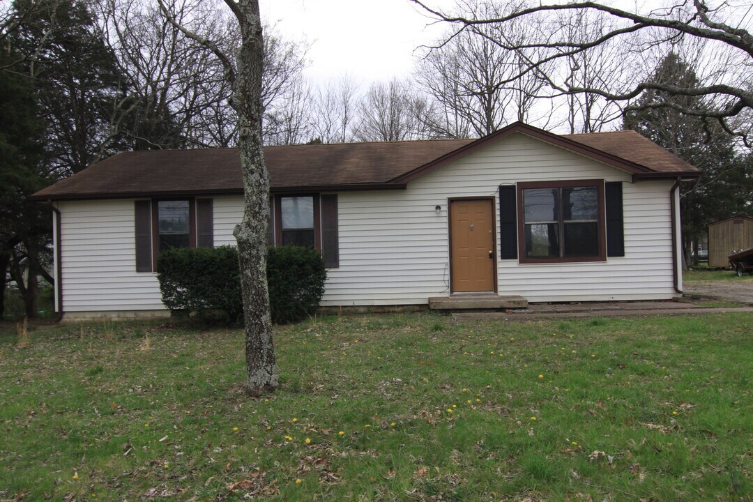 290 Cunningham Ln in Clarksville, TN - Building Photo