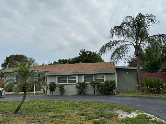 441 NE 43rd St in Boca Raton, FL - Building Photo - Building Photo