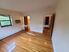 276 Grove St in Newton, MA - Building Photo - Building Photo