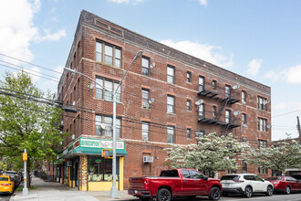 10318 39th Ave in Corona, NY - Foto de edificio - Building Photo