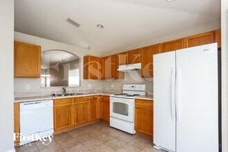 928 Seminole Sky Dr in Ruskin, FL - Foto de edificio - Building Photo