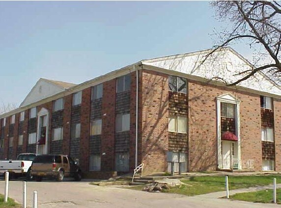 Arbor Manor Apartments in Omaha, NE - Building Photo