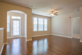 The Retreat at Juban in Denham Springs, LA - Foto de edificio - Interior Photo