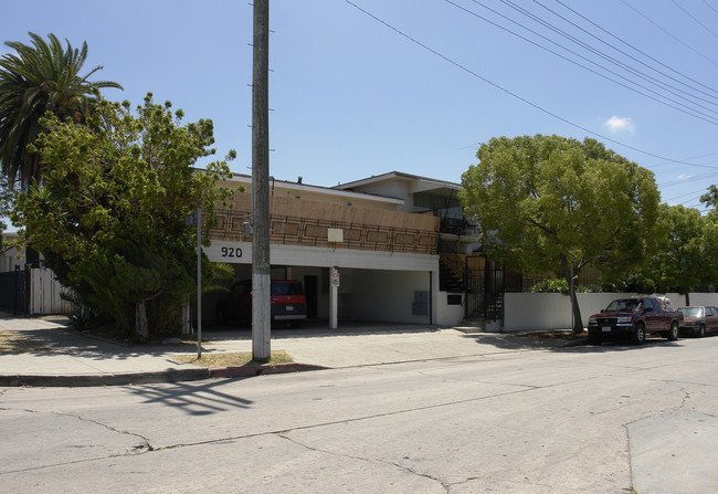 920 N El Centro Ave in Los Angeles, CA - Building Photo - Building Photo