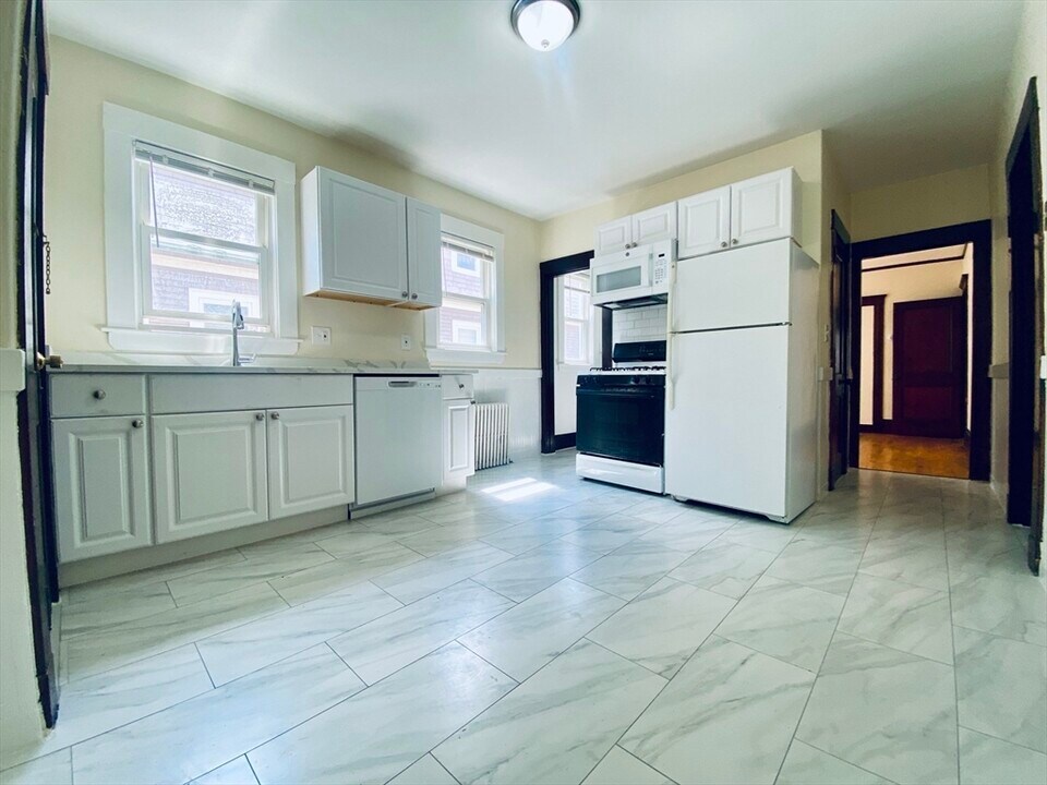 39 Michigan Ave, Unit 1 in Somerville, MA - Building Photo