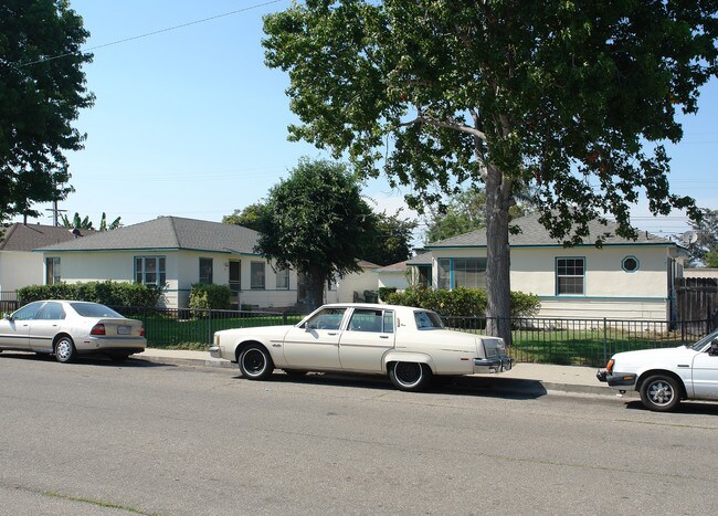 305-313 W Robert Ave in Oxnard, CA - Building Photo - Building Photo