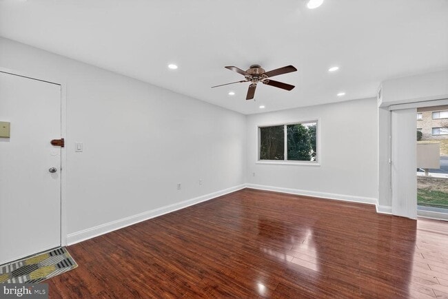 12753 Dara Dr in Woodbridge, VA - Building Photo - Building Photo