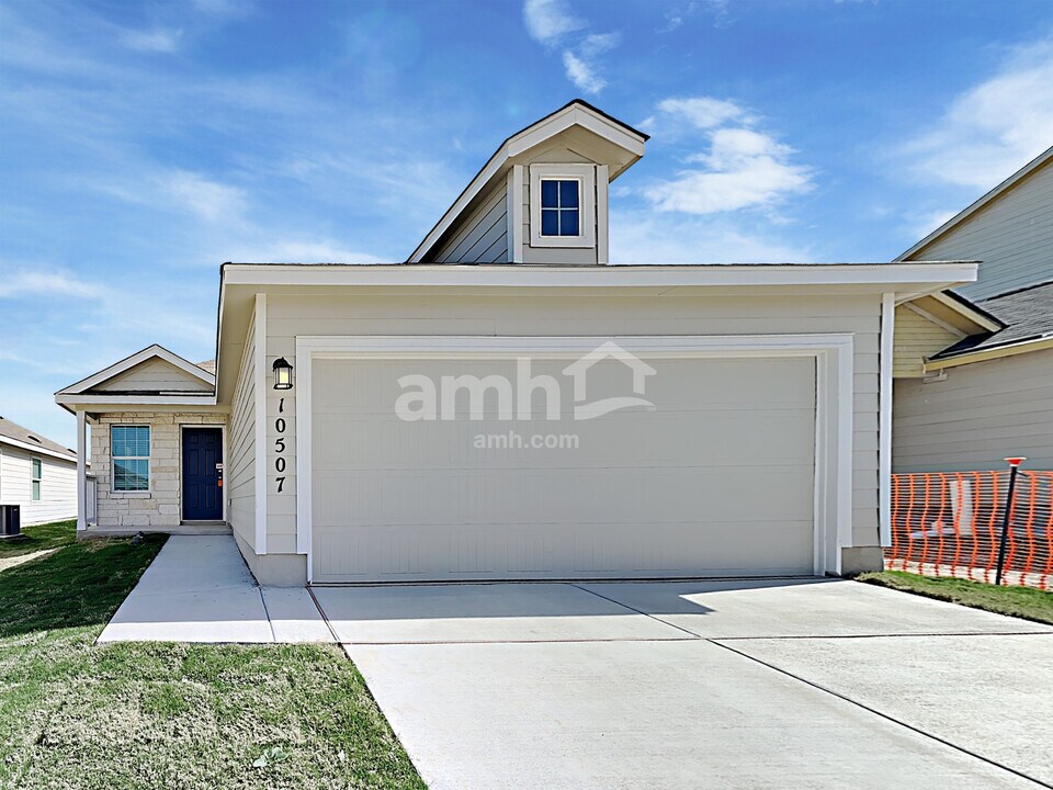10507 Varmus Dr in Converse, TX - Building Photo