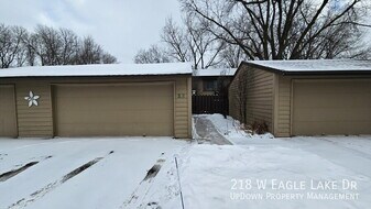 218 W Eagle Lake Dr in Maple Grove, MN - Building Photo