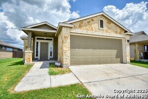 934 Pumpkin Rdg in New Braunfels, TX - Building Photo