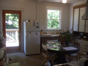 3440 Laguna Ave, Unit Upper in Oakland, CA - Foto de edificio - Building Photo