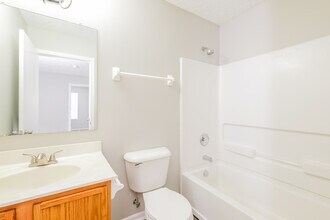 4644 Kenross Dr in Columbus, OH - Foto de edificio - Building Photo