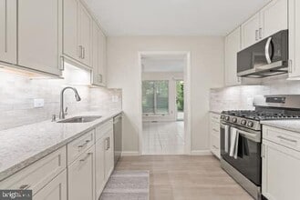 1714 Fairview Ave in McLean, VA - Building Photo - Building Photo