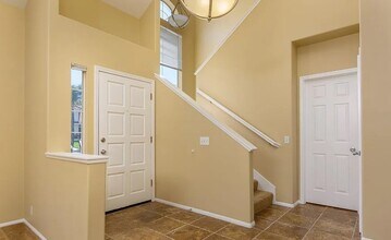 531 Kellwood Ct in Oak Park, CA - Building Photo - Building Photo