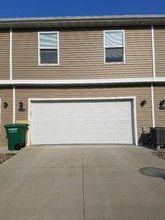 Creekside Townhomes in Ankeny, IA - Building Photo - Building Photo