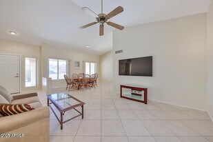 14518 W Heritage Dr in Sun City West, AZ - Building Photo