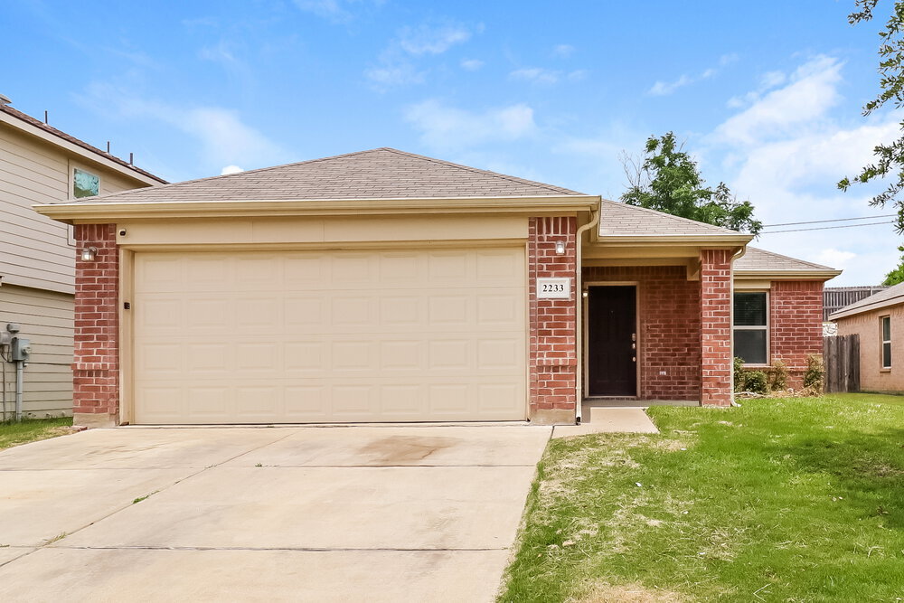 2233 Sims Dr in Fort Worth, TX - Building Photo