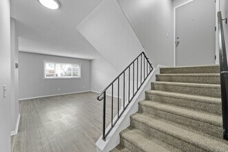 924 SE 9th Ave in Minneapolis, MN - Building Photo - Building Photo