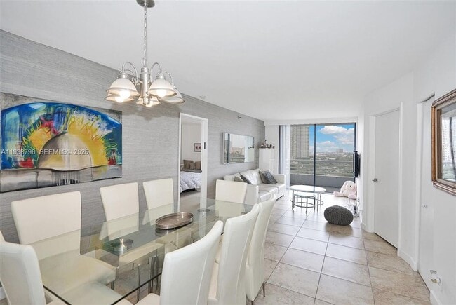 3300 NE 192 St in Aventura, FL - Foto de edificio - Building Photo