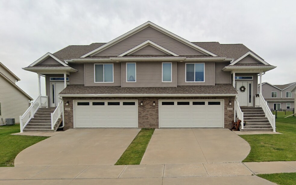 1222 Mary Ln in North Liberty, IA - Foto de edificio