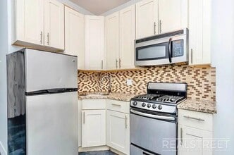 Harman Street, Unit 1RF in Brooklyn, NY - Foto de edificio - Building Photo