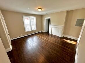 181 Mansion St, Unit Unit B in Poughkeepsie, NY - Building Photo - Building Photo