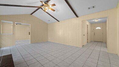 1529 Leicester St in Garland, TX - Foto de edificio - Building Photo