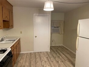 525 Sullivan St, Unit A in East Alton, IL - Foto de edificio - Building Photo