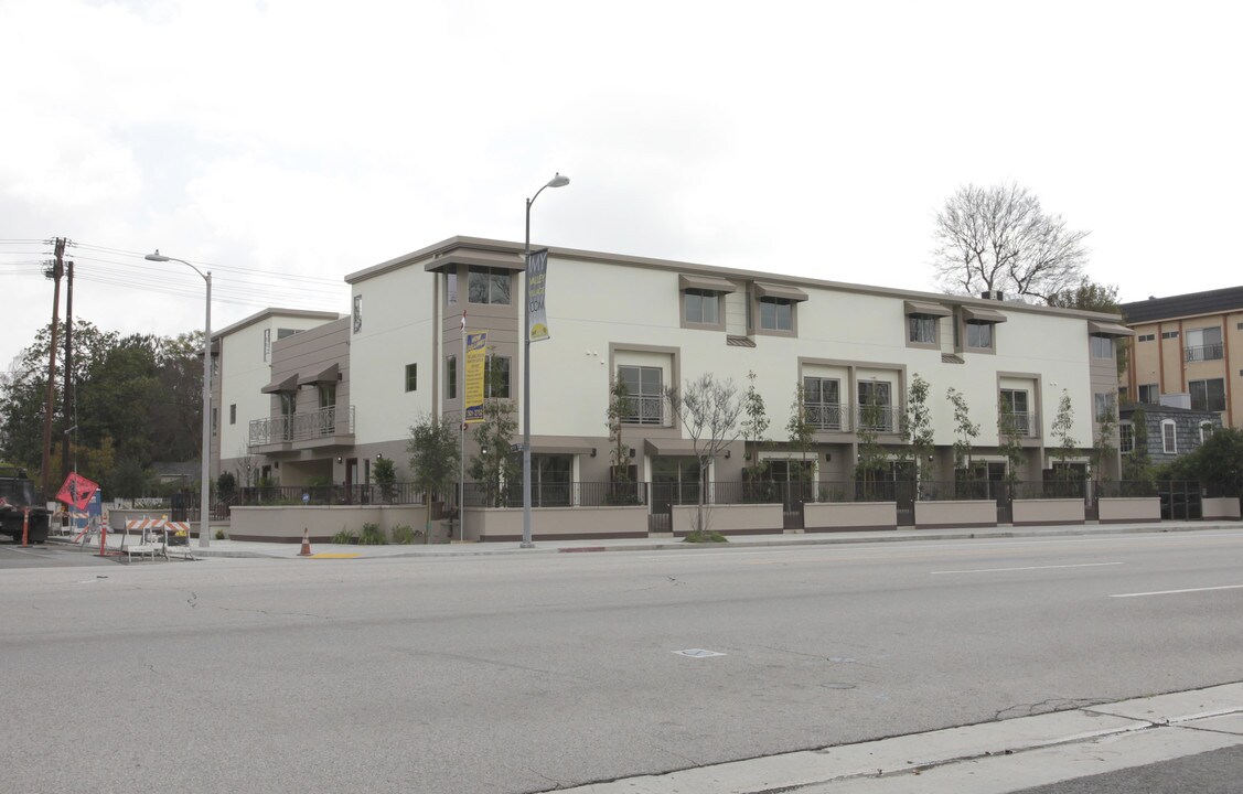 5056 Laurel Canyon Blvd in Valley Village, CA - Building Photo