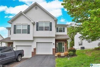1540 Crest Park Ct in Bethlehem, PA - Building Photo - Building Photo