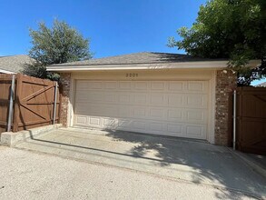 3201 Southridge Ct in Midland, TX - Building Photo - Building Photo