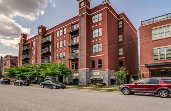 property at 702 Wedgewood Park