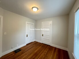 69 Raymond Ave, Unit 3 in Somerville, MA - Building Photo - Building Photo