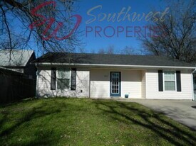 811 W Green in Stephenville, TX - Building Photo