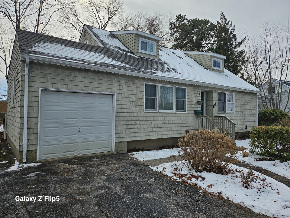 4 Briaroot Dr in Smithtown, NY - Building Photo