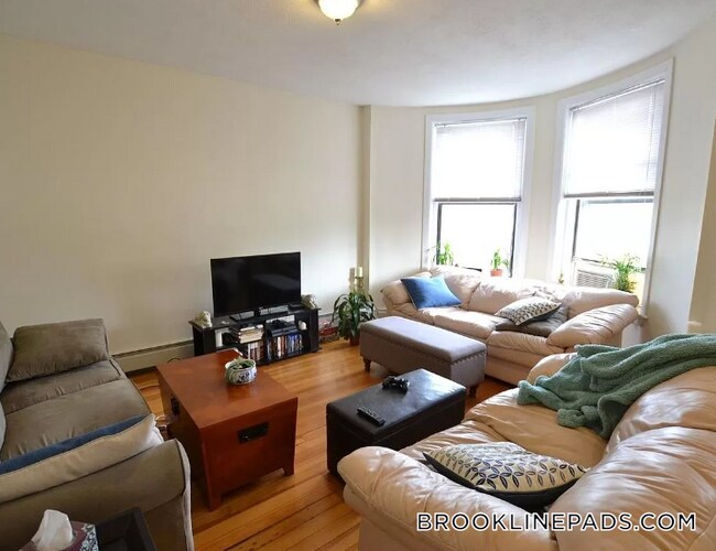 1932 Beacon St, Unit 1