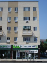 15019 Northern Blvd in Flushing, NY - Building Photo - Building Photo