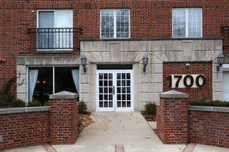 Hinman Avenue Apartments in Evanston, IL - Foto de edificio - Building Photo