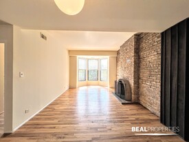 606 W Surf St in Chicago, IL - Building Photo