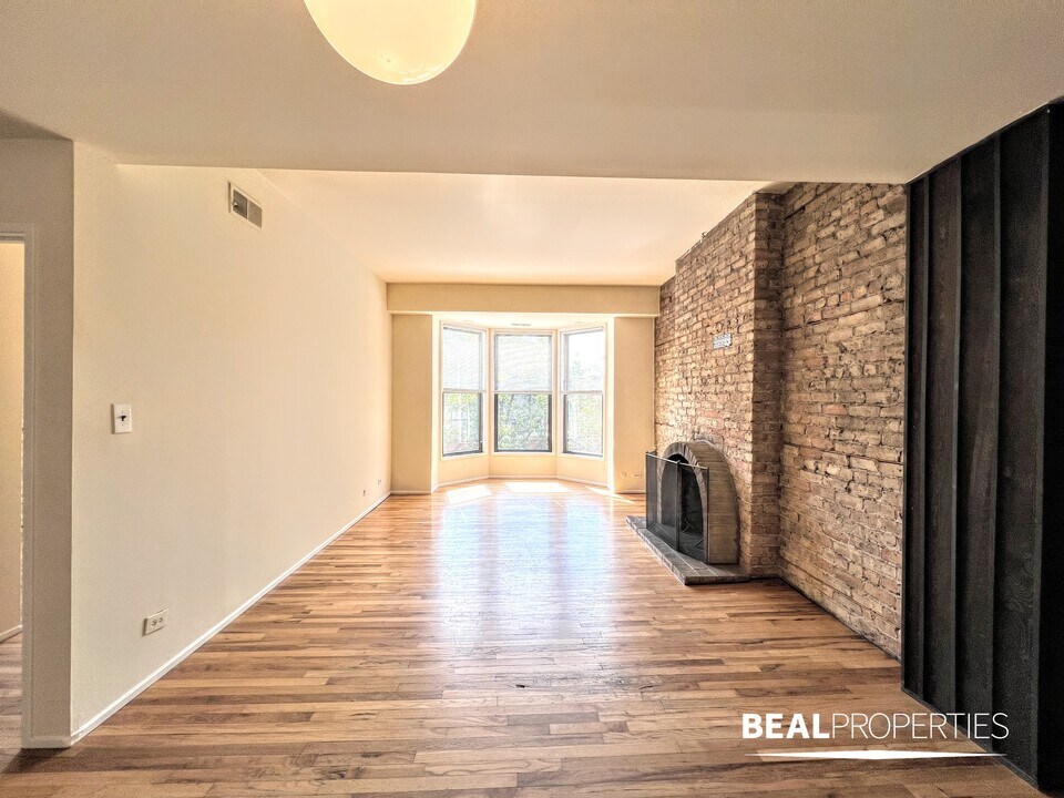 606 W Surf St in Chicago, IL - Building Photo