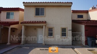 11020 Wind in El Paso, TX - Building Photo