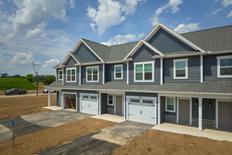 Townhomes @ Oakridge Glen in Macedon, NY - Foto de edificio - Building Photo