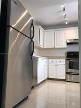 731 N Pine Island Rd in Plantation, FL - Foto de edificio - Building Photo