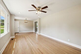 210 W Meadow Dr in Clarksville, TN - Building Photo - Building Photo