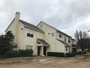 Cottages At Gateway Parkway in Marble Falls, TX - Building Photo - Building Photo