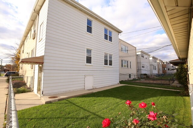 5501 N Mango Ave in Chicago, IL - Building Photo - Building Photo