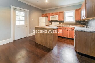 8012 Elkhart St in Wendel, PA - Foto de edificio - Building Photo