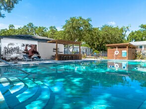 The Henry Apartments in Plant City, FL - Foto de edificio - Building Photo